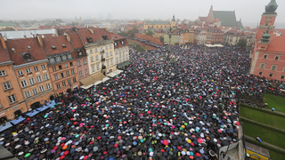 Poland's Abortion Ban Officially Voted Down 352 to 58 in Parliamentary Vote